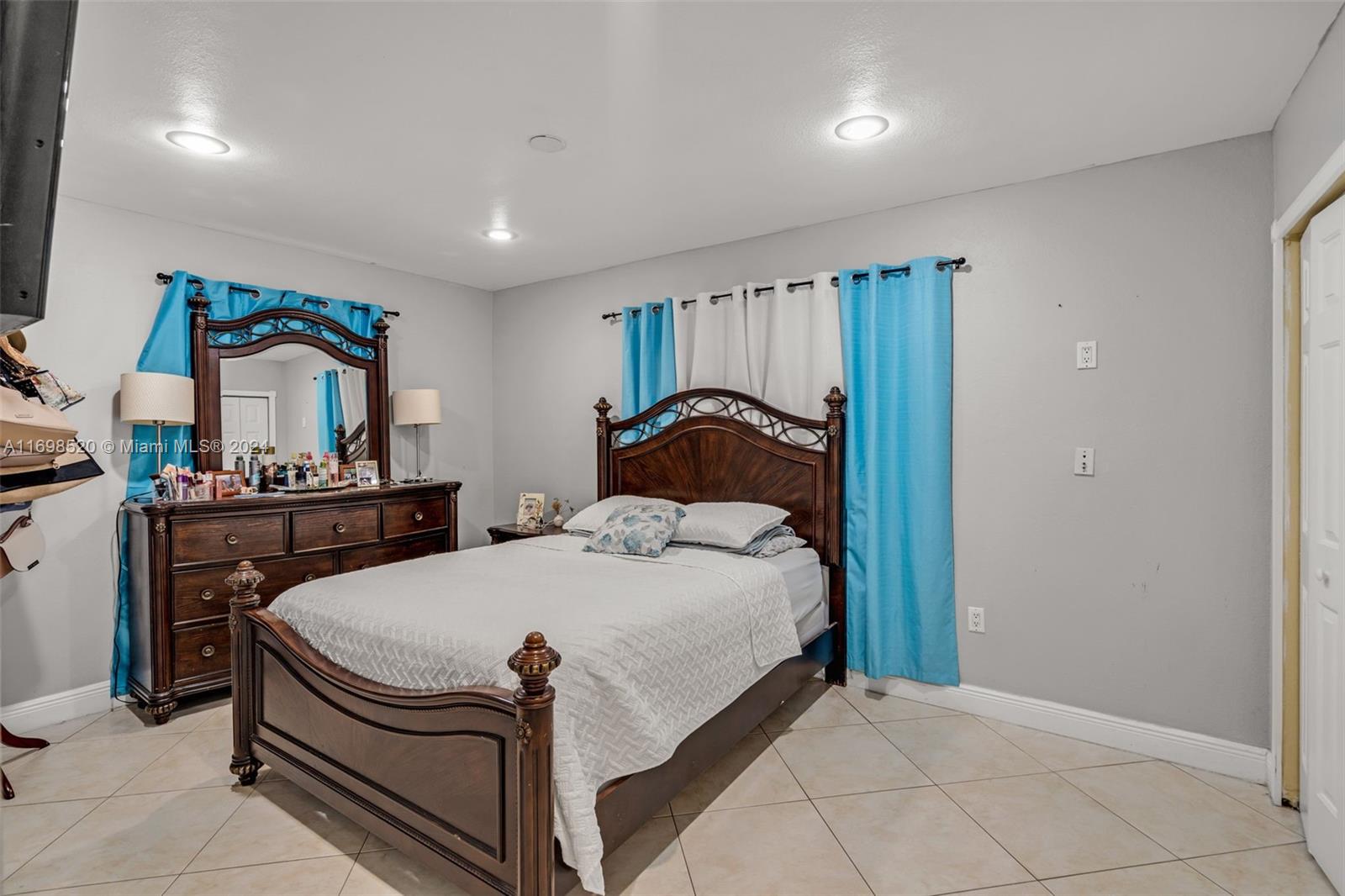 2637 Utopia Dr