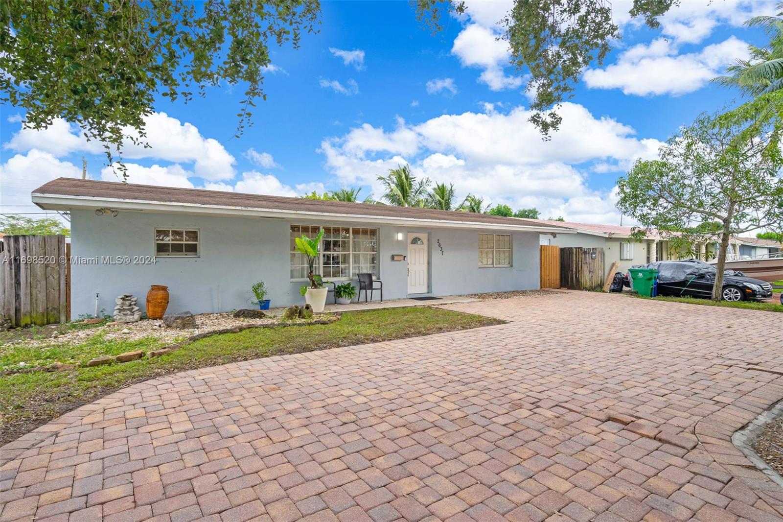 2637 Utopia Dr