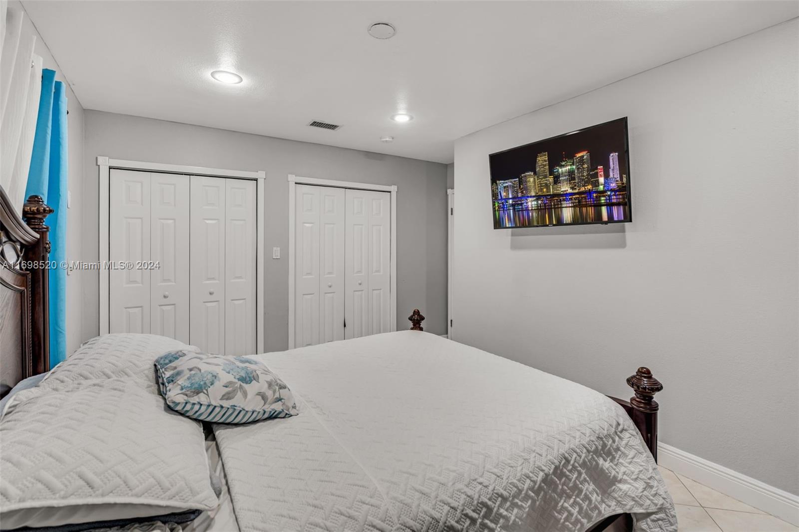 2637 Utopia Dr
