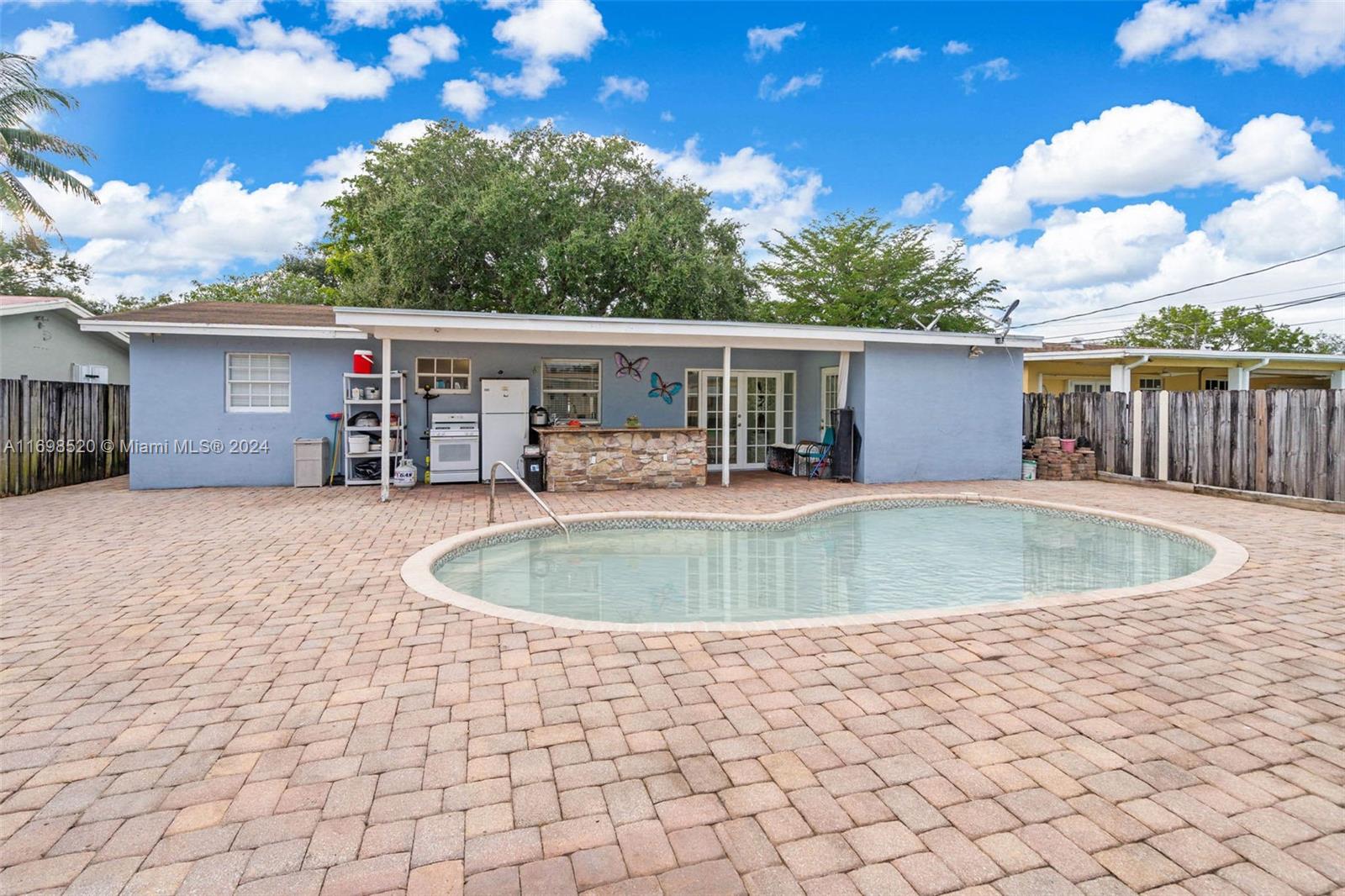 2637 Utopia Dr