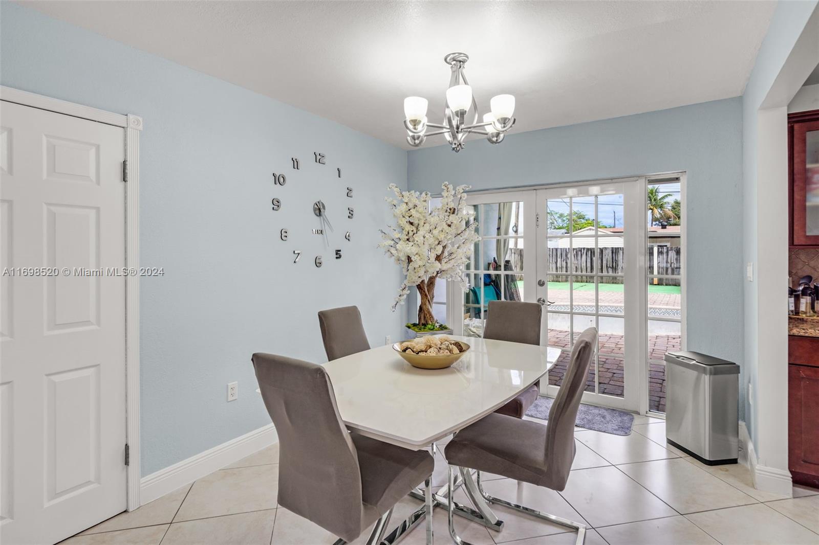 2637 Utopia Dr