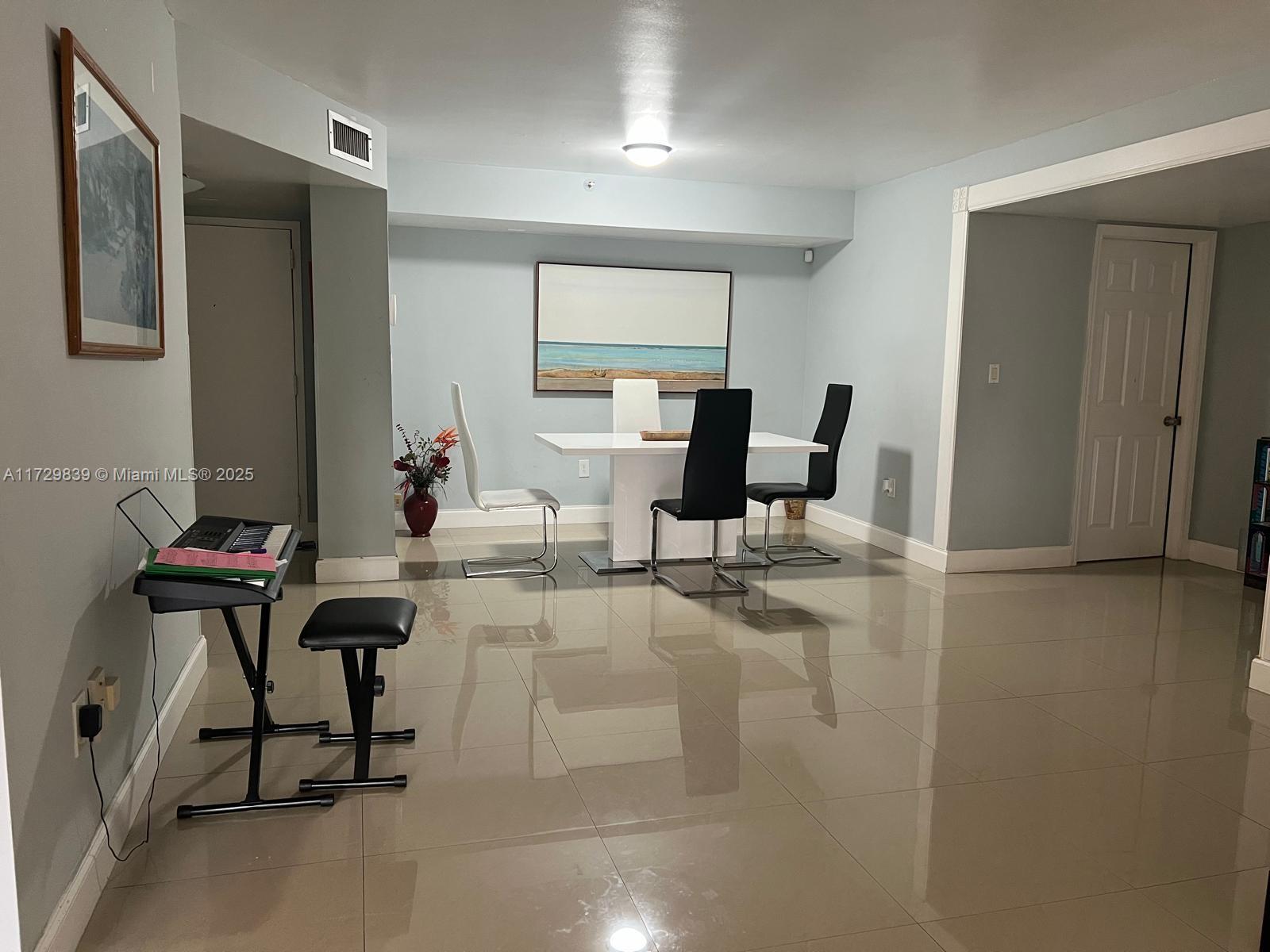 900 NE 195th St # 208