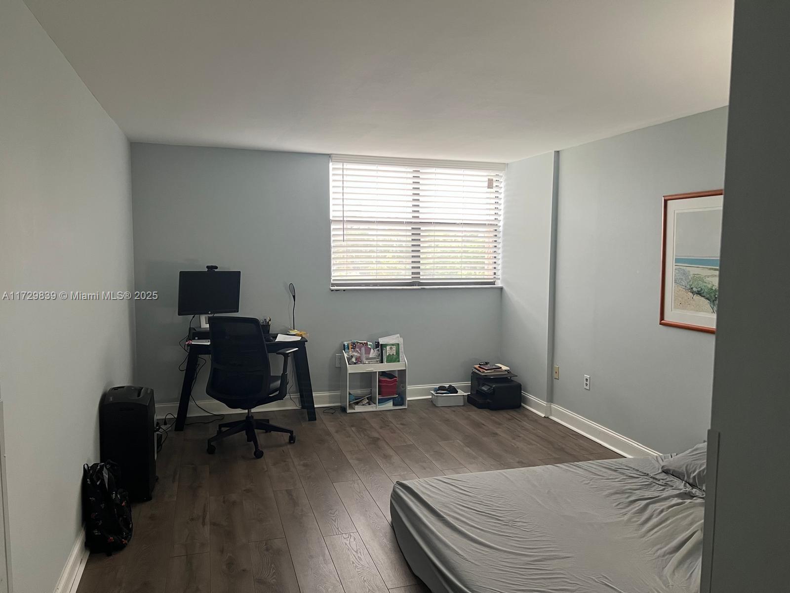 900 NE 195th St # 208