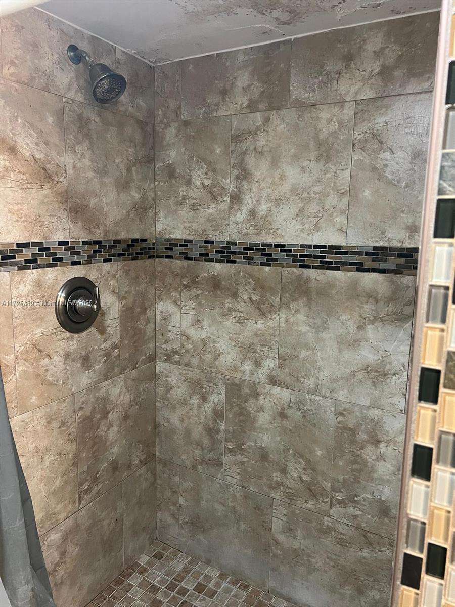 900 NE 195th St # 208