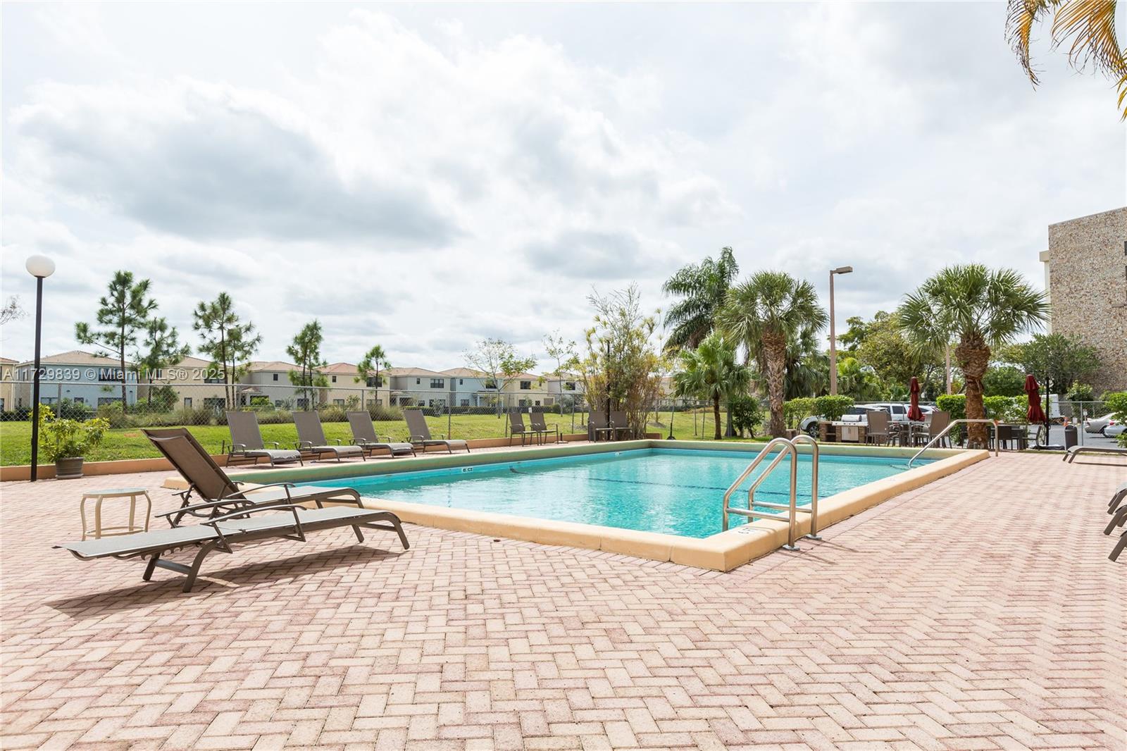 900 NE 195th St # 208