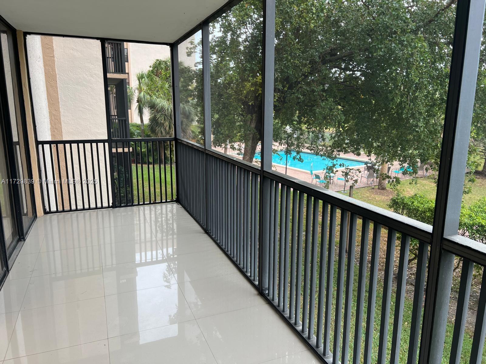 900 NE 195th St # 208