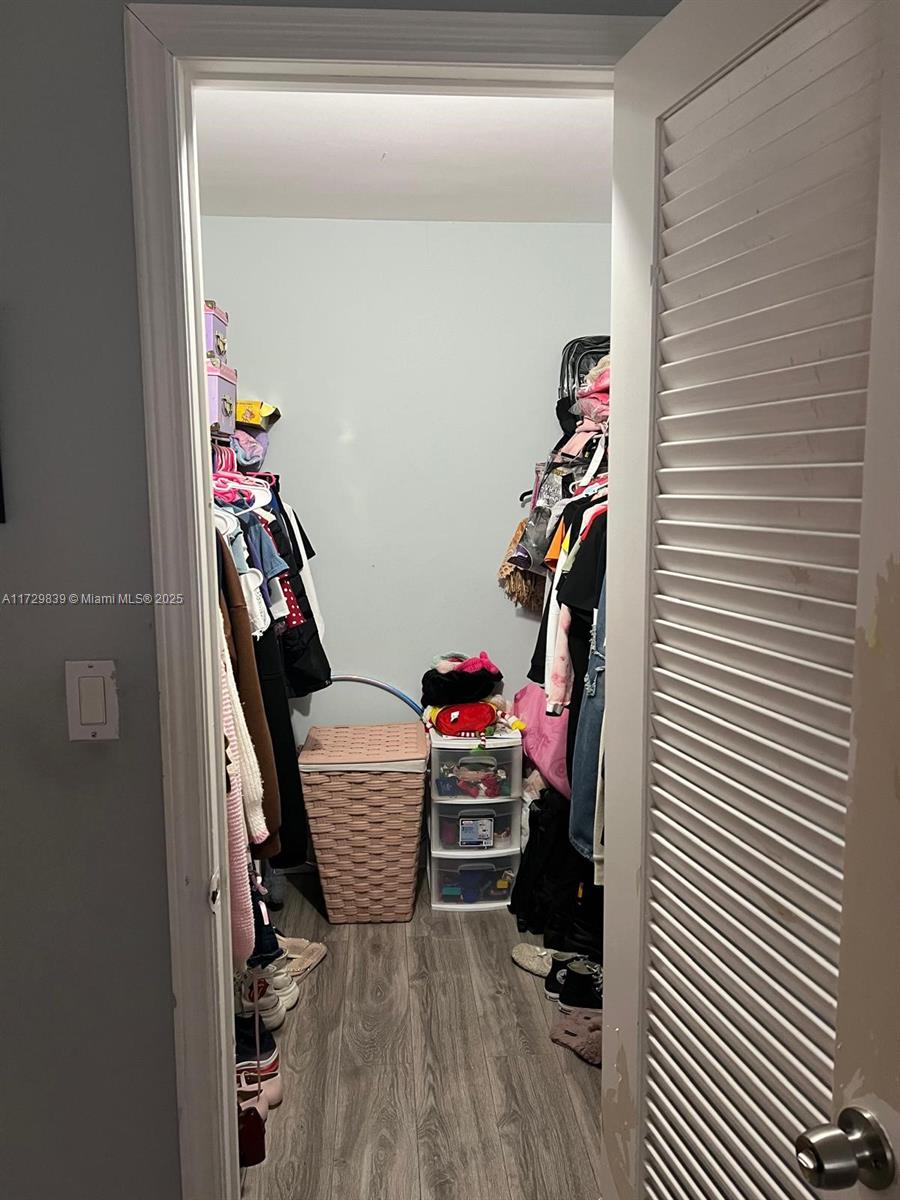 900 NE 195th St # 208