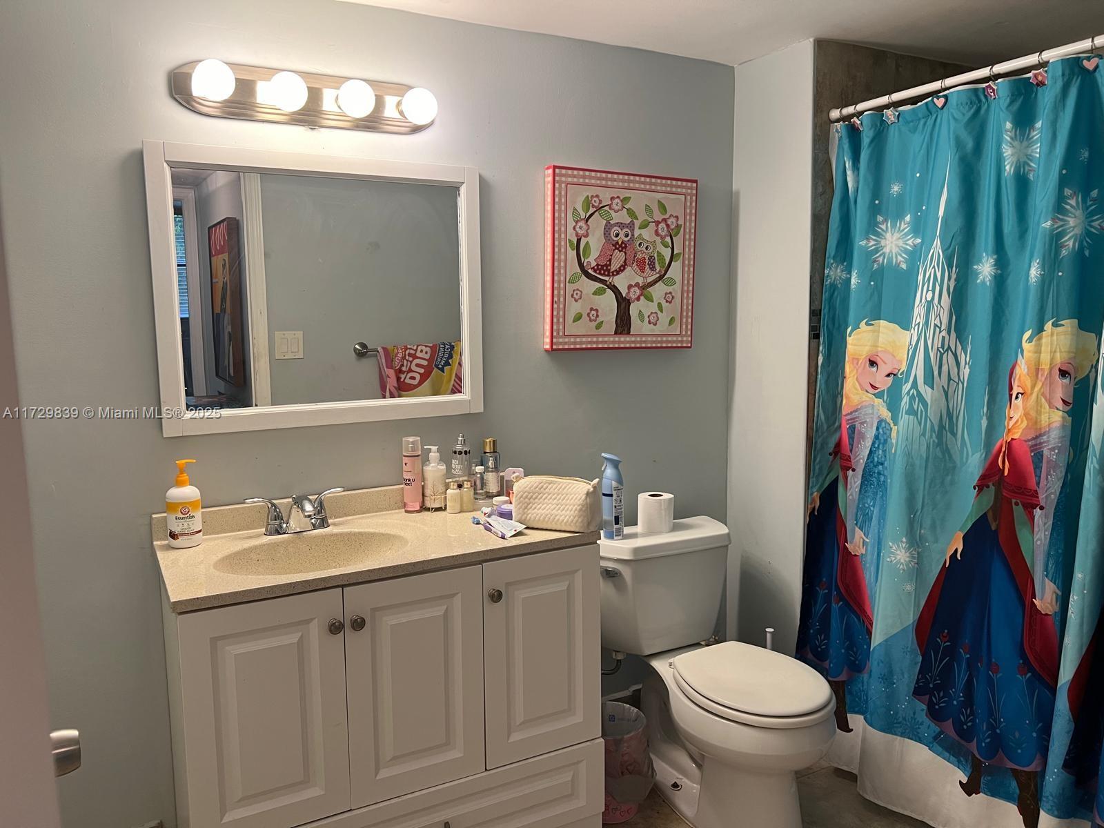 900 NE 195th St # 208