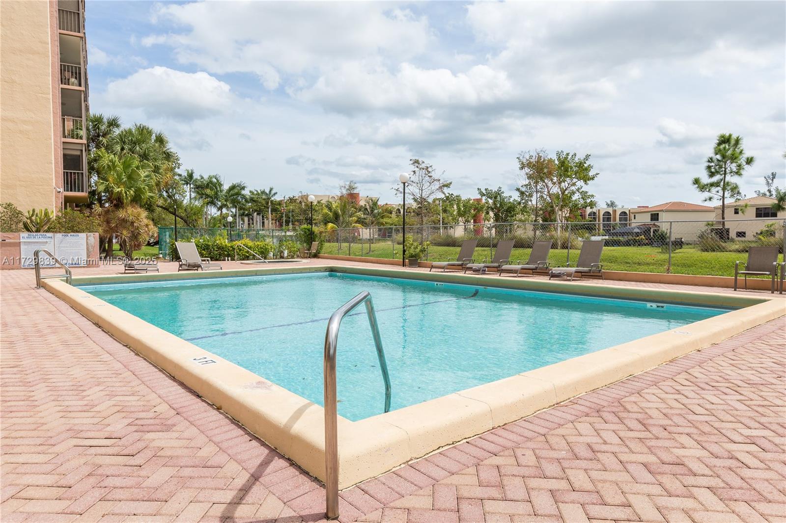 900 NE 195th St # 208