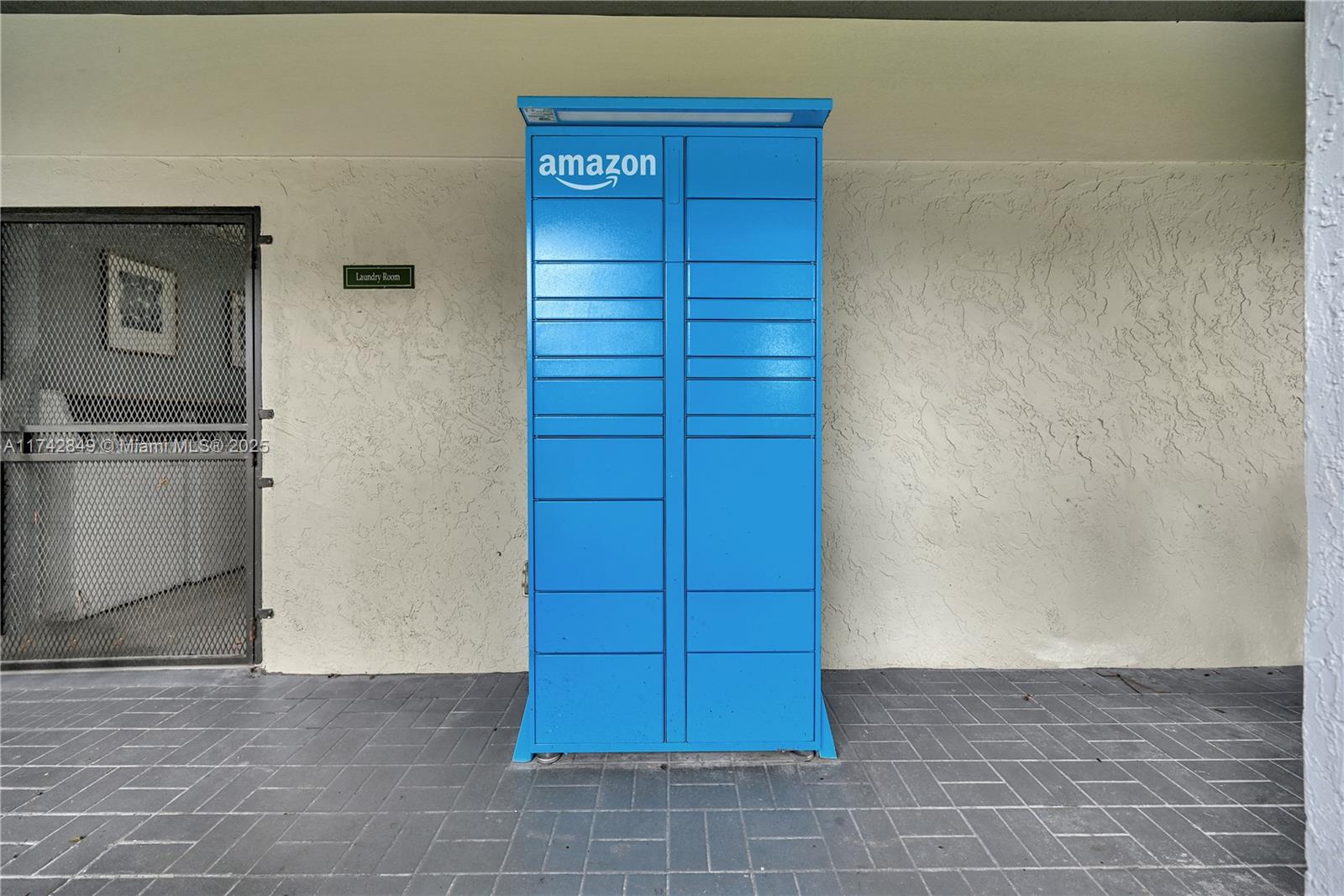 7550 Stirling Rd # V203