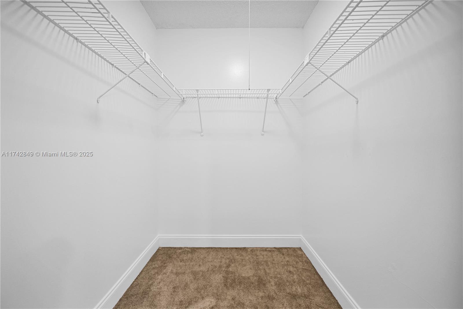 7550 Stirling Rd # V203