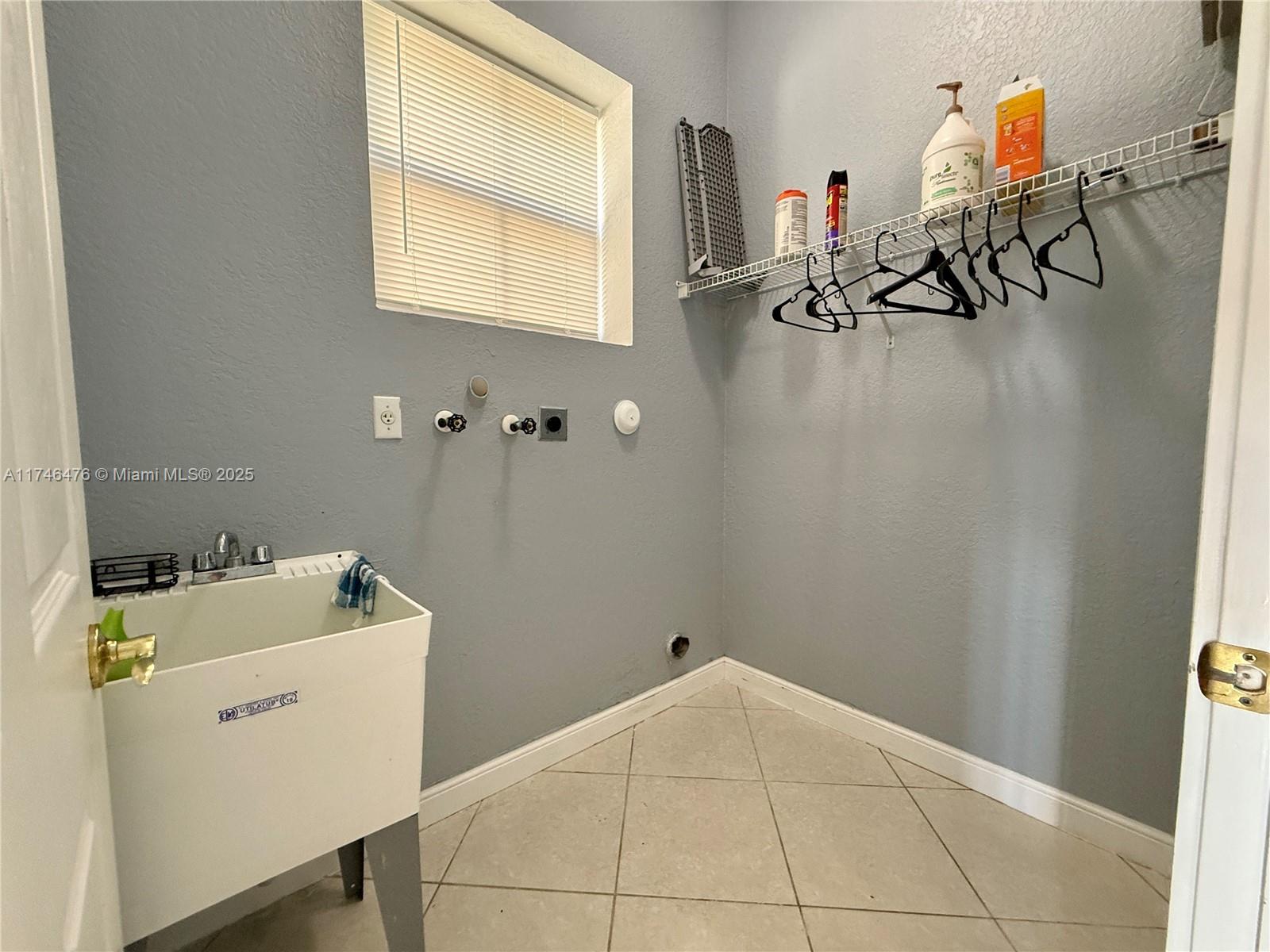 2132 SW 118th Ave