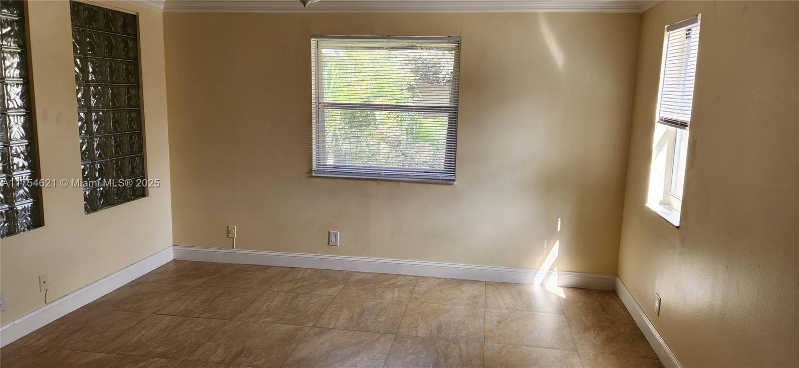 2810 Riverside Dr # 4 Unit: 203-4