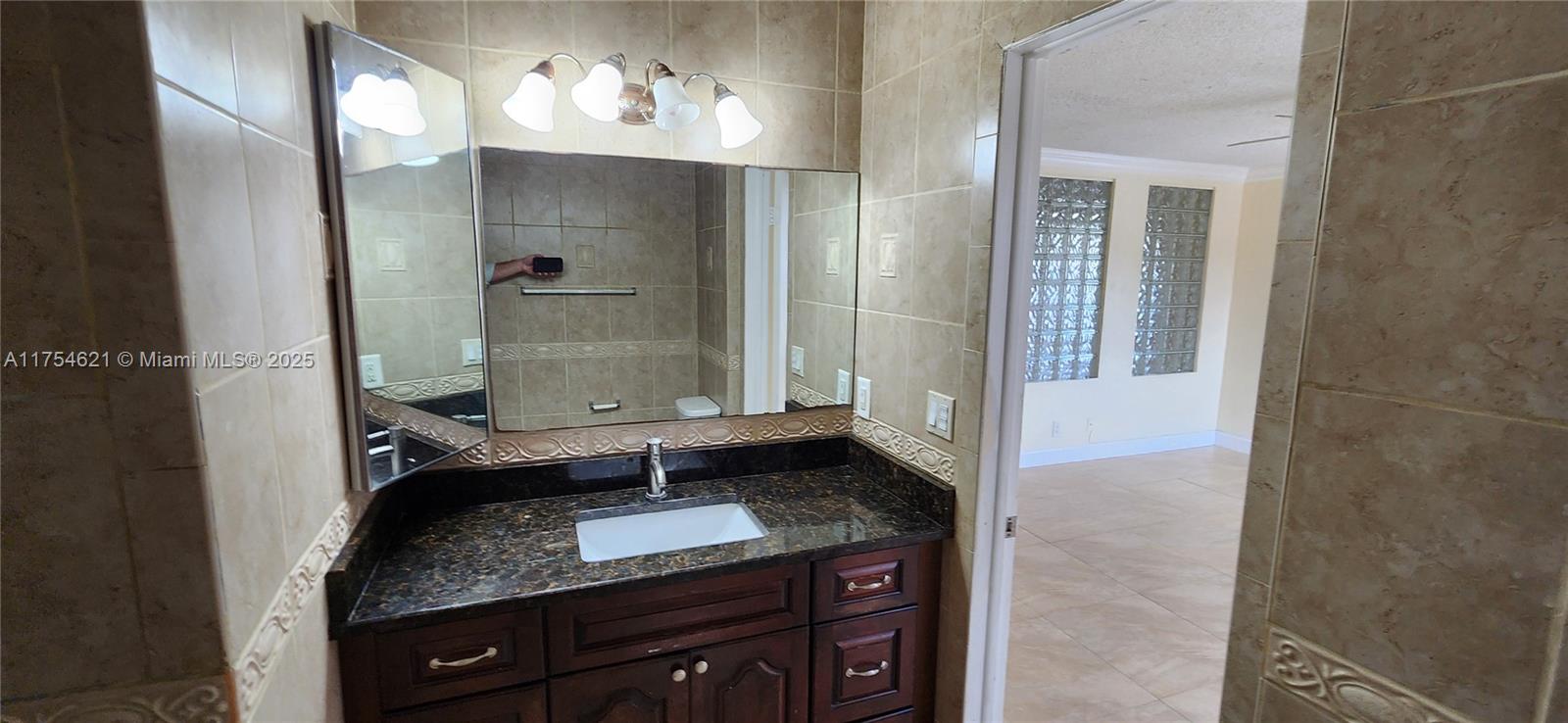 2810 Riverside Dr # 4 Unit: 203-4