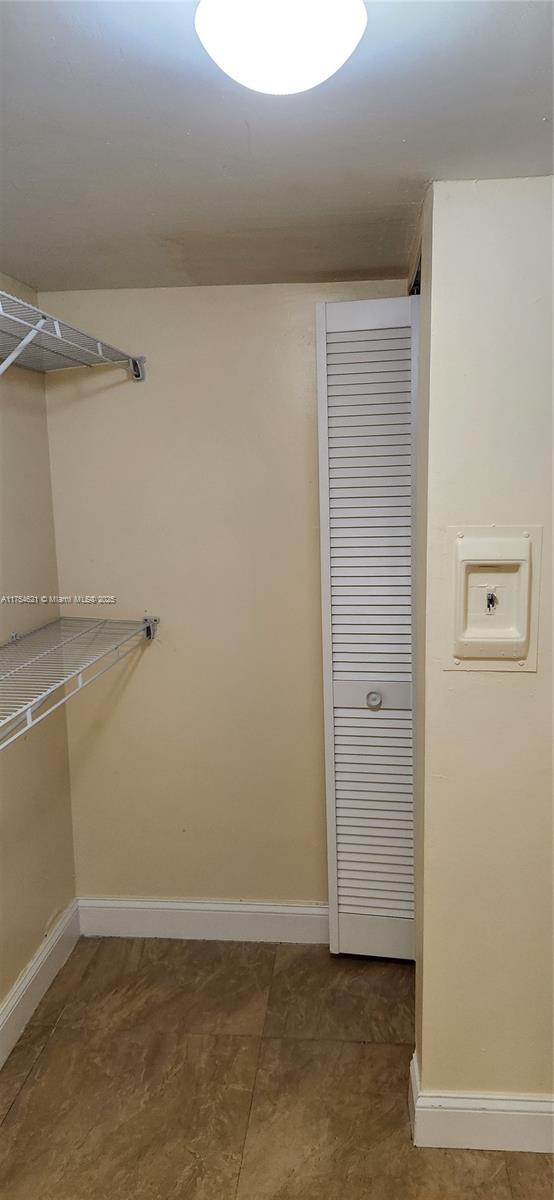 2810 Riverside Dr # 4 Unit: 203-4