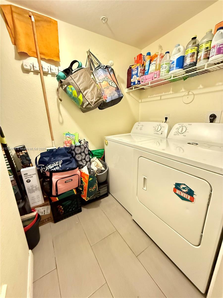 2586 Centergate Dr # 104