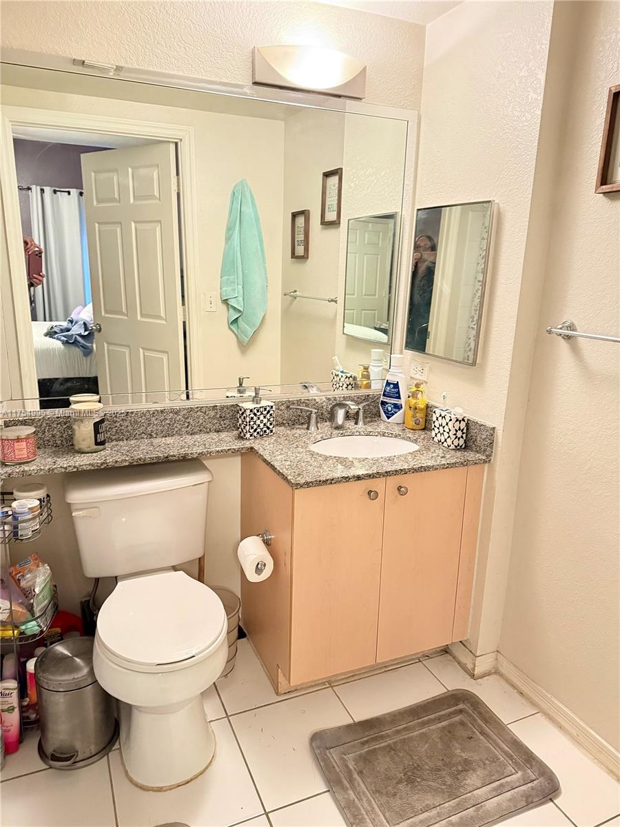 2586 Centergate Dr # 104