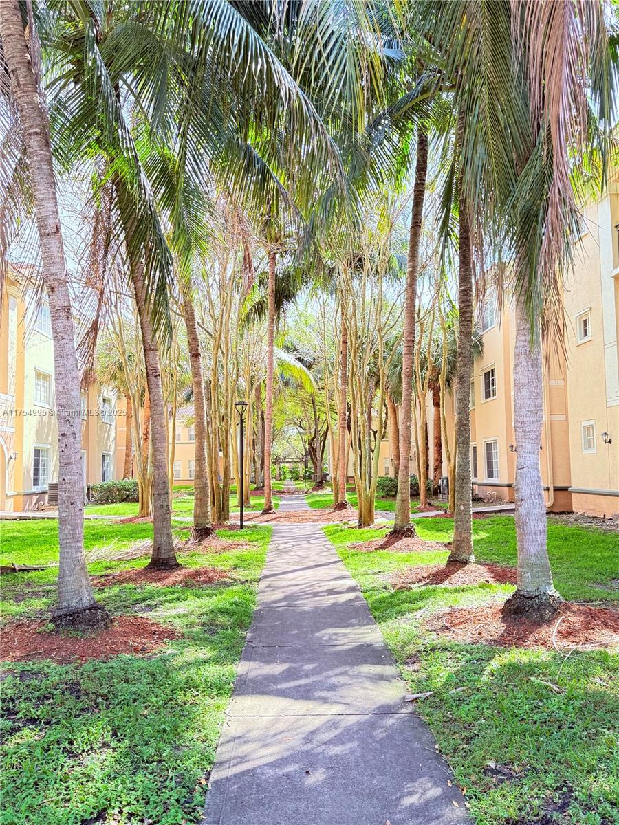 2586 Centergate Dr # 104