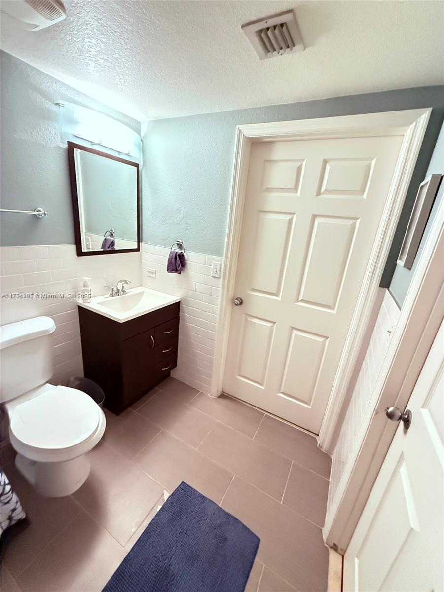 2586 Centergate Dr # 104