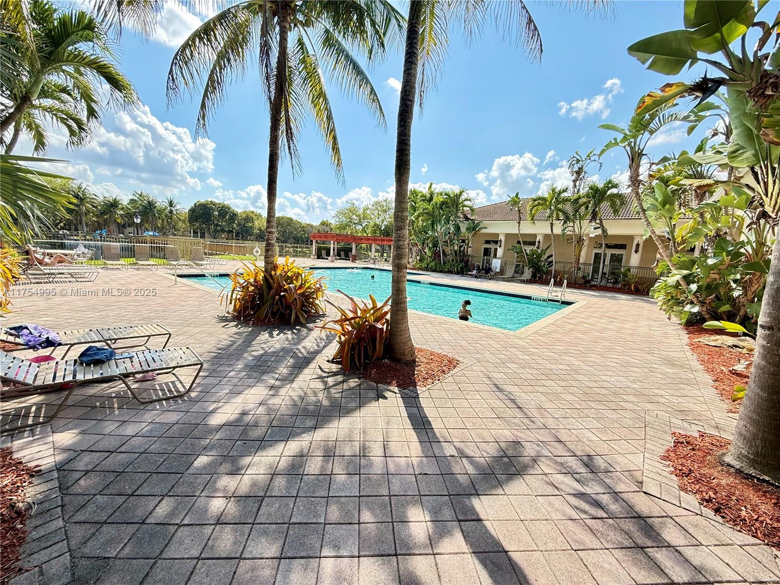 2586 Centergate Dr # 104