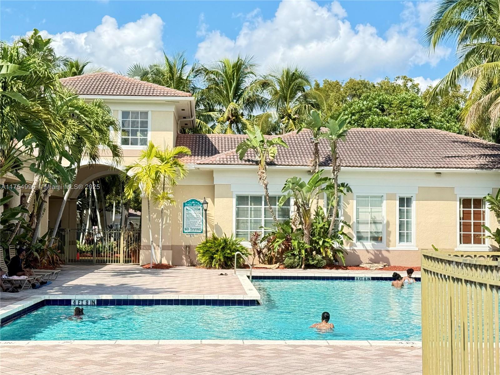 2586 Centergate Dr # 104