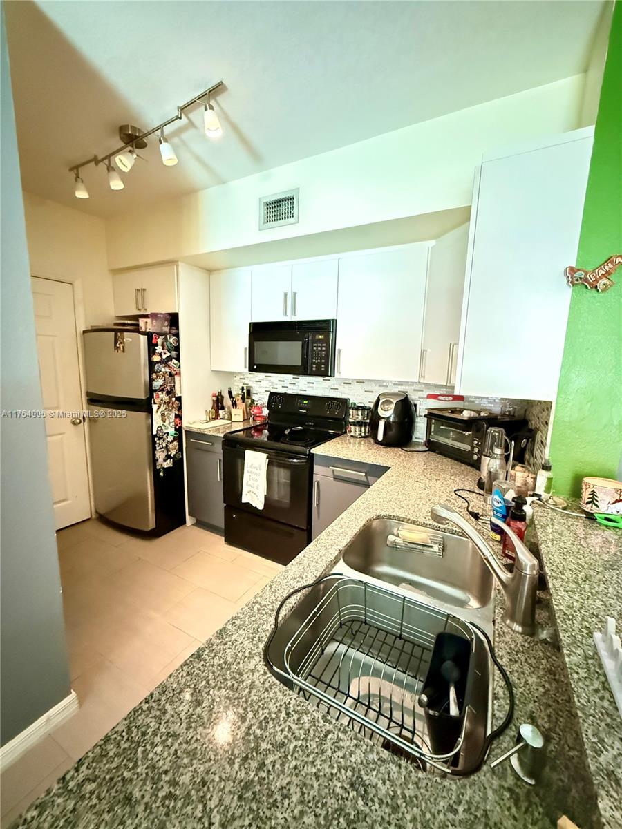 2586 Centergate Dr # 104