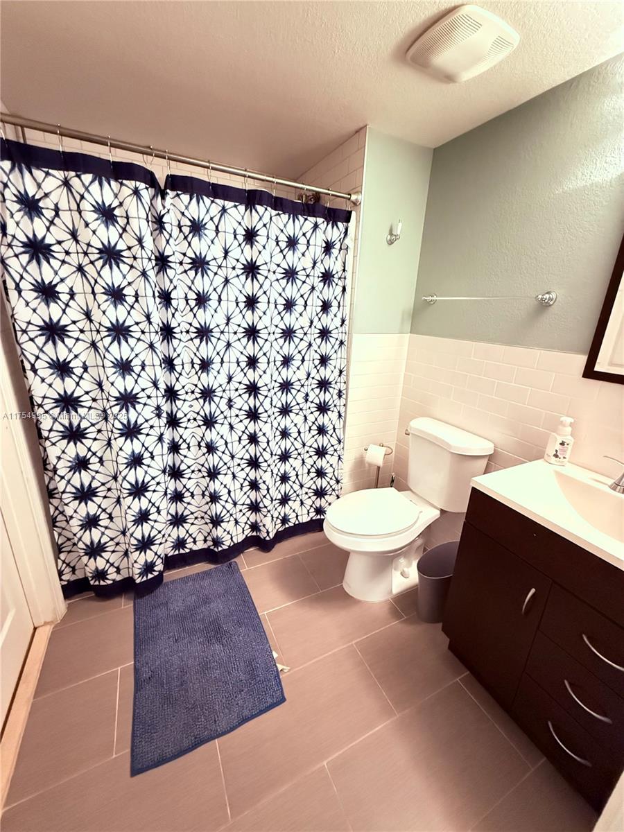 2586 Centergate Dr # 104