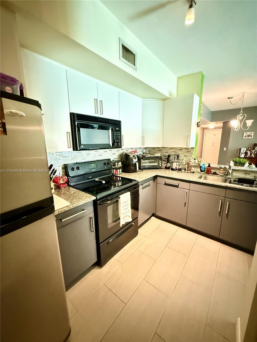 2586 Centergate Dr # 104