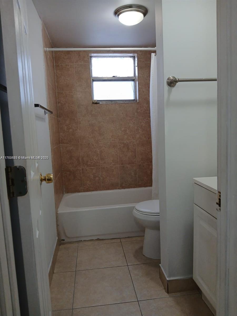 1100 NE 1st Ct # 210