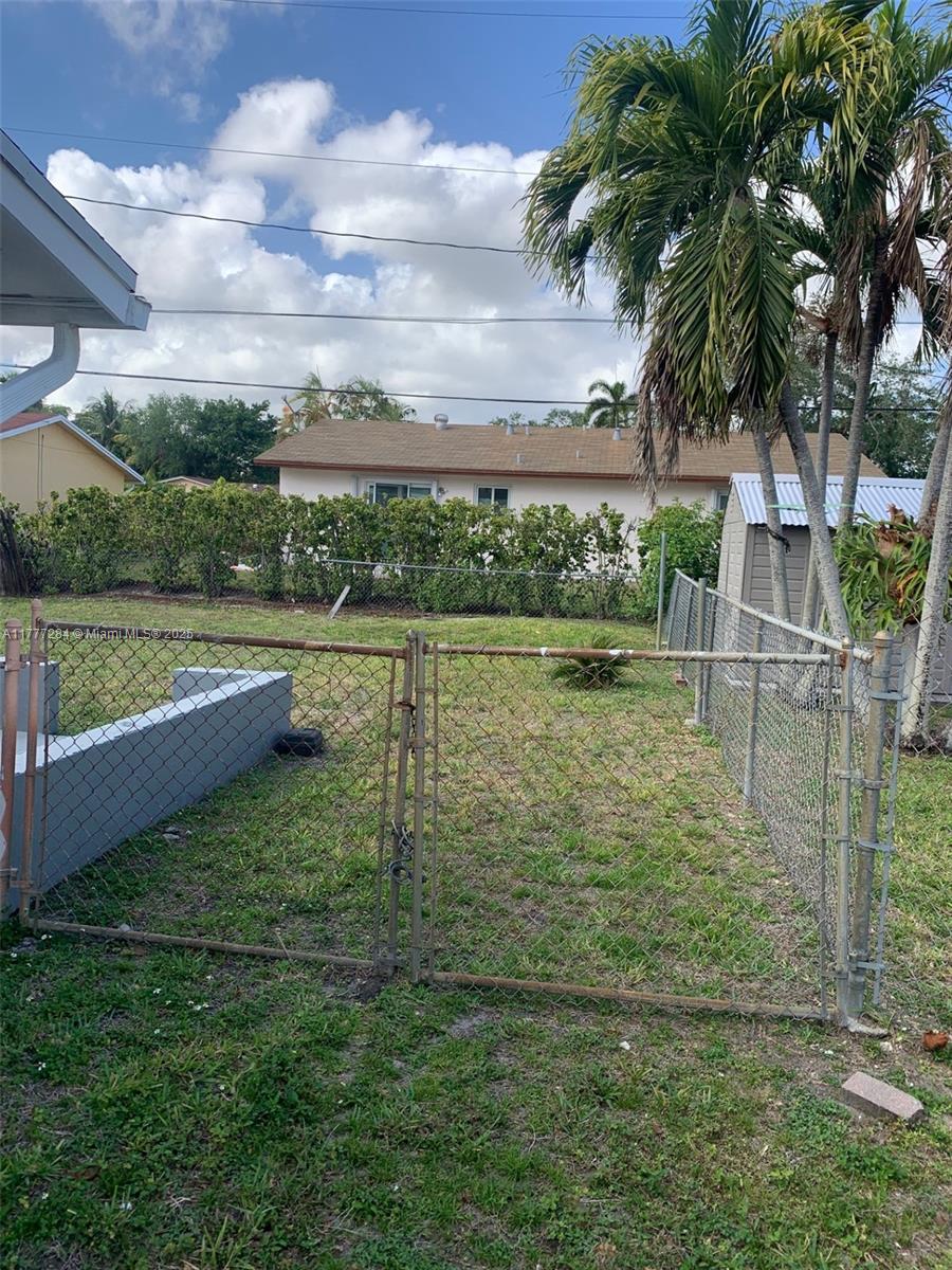 2733 SW 46th Ct # 2733