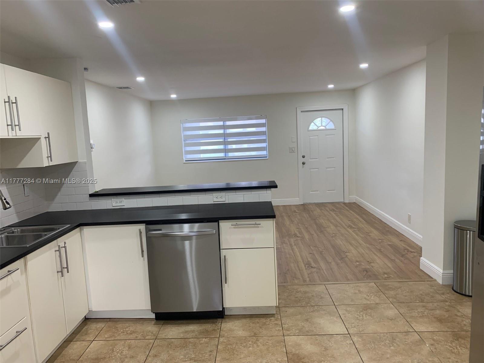 2733 SW 46th Ct # 2733