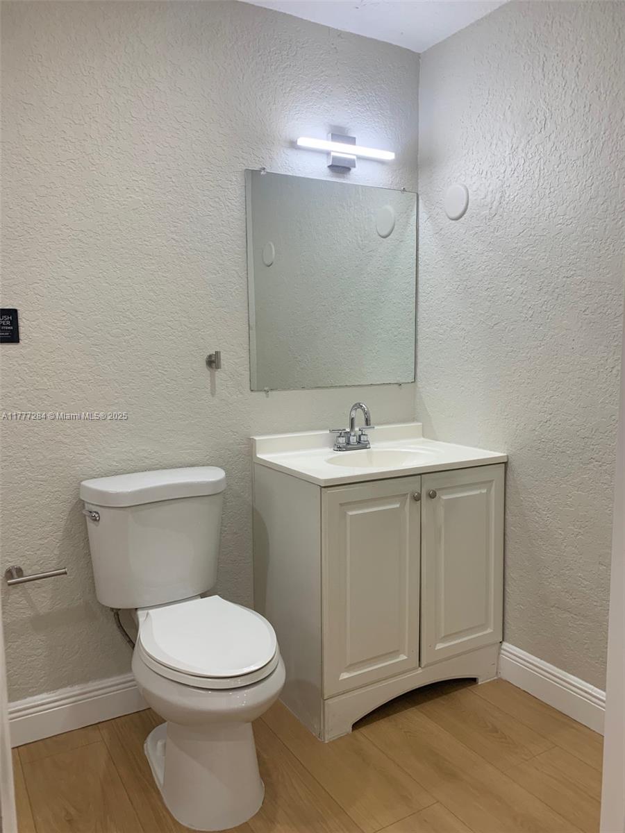 2733 SW 46th Ct # 2733