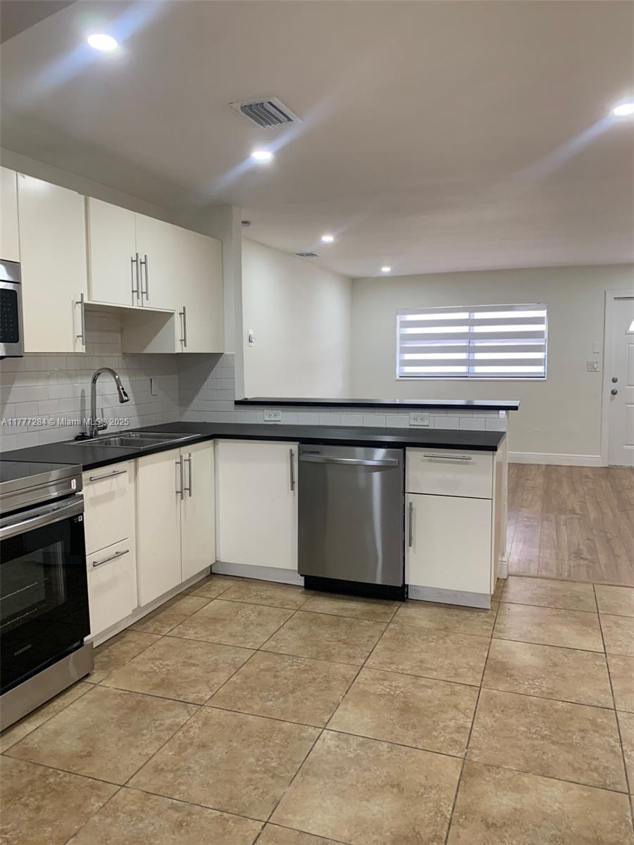 2733 SW 46th Ct # 2733