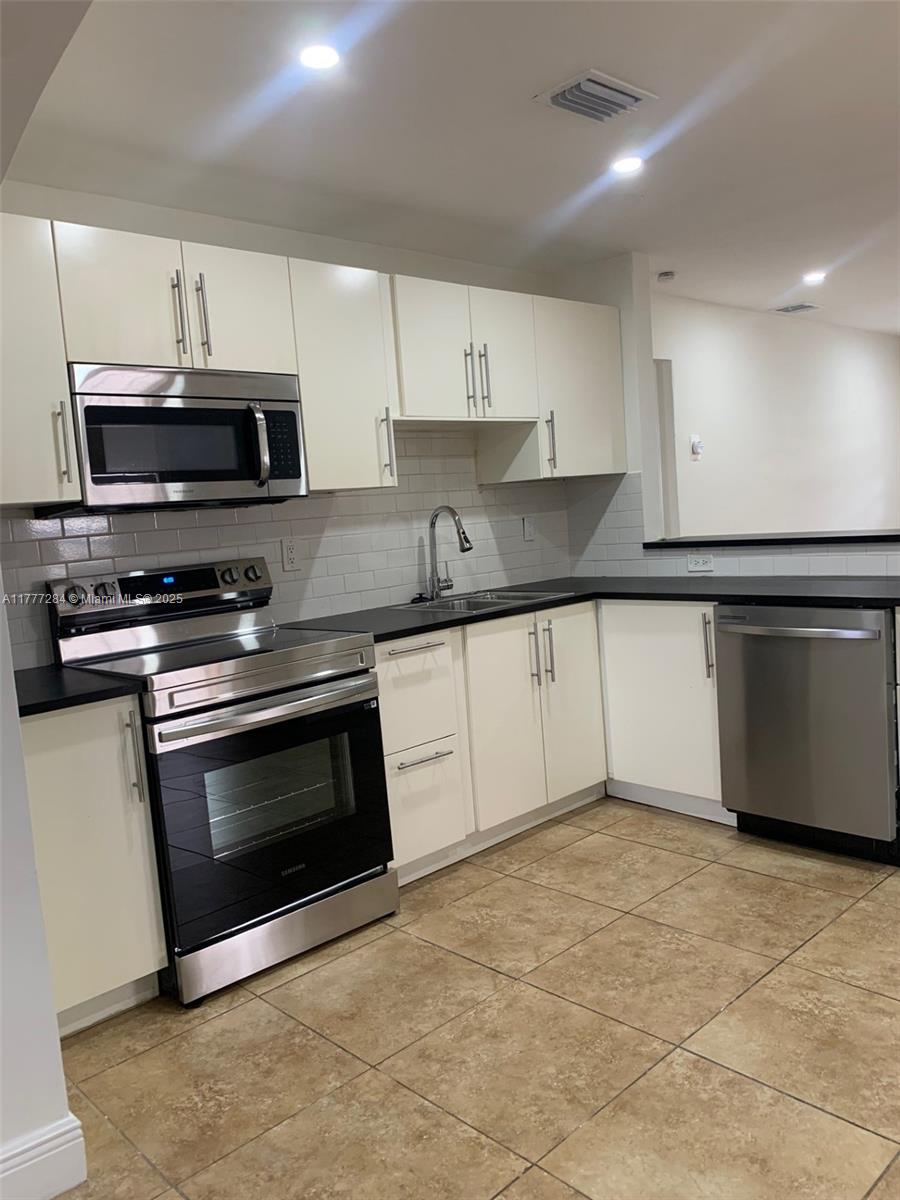 2733 SW 46th Ct # 2733