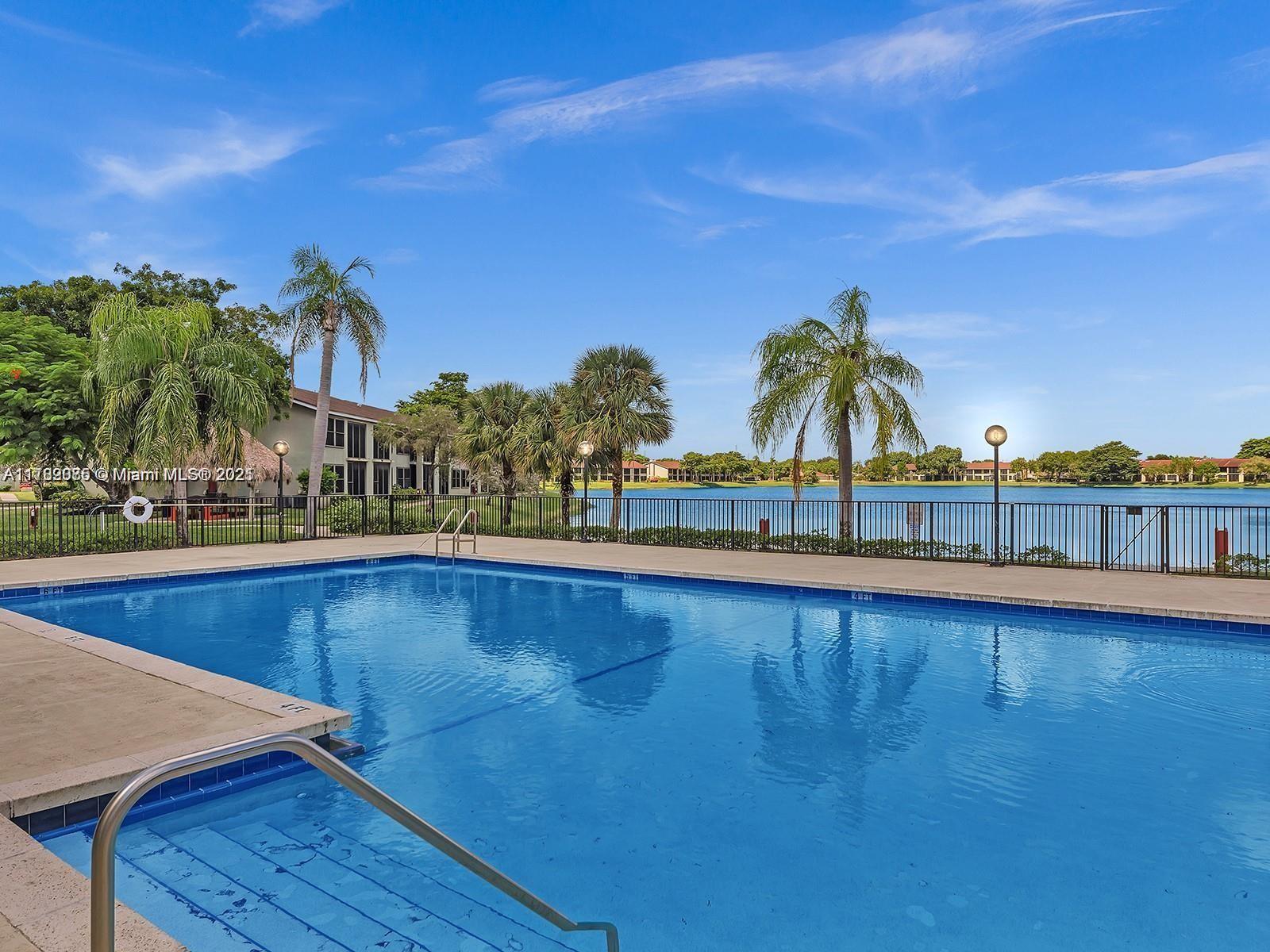 215 Lake Pointe Dr # 214