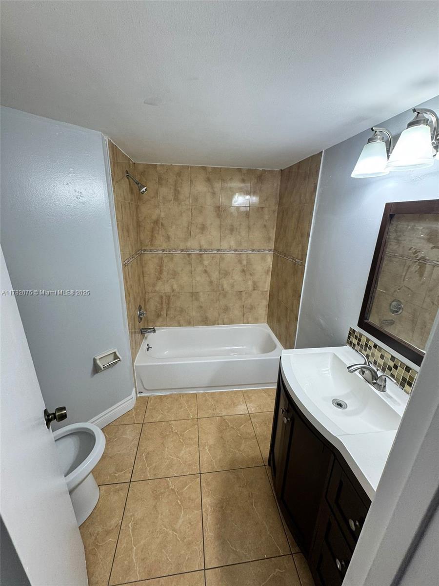 215 Lake Pointe Dr # 214