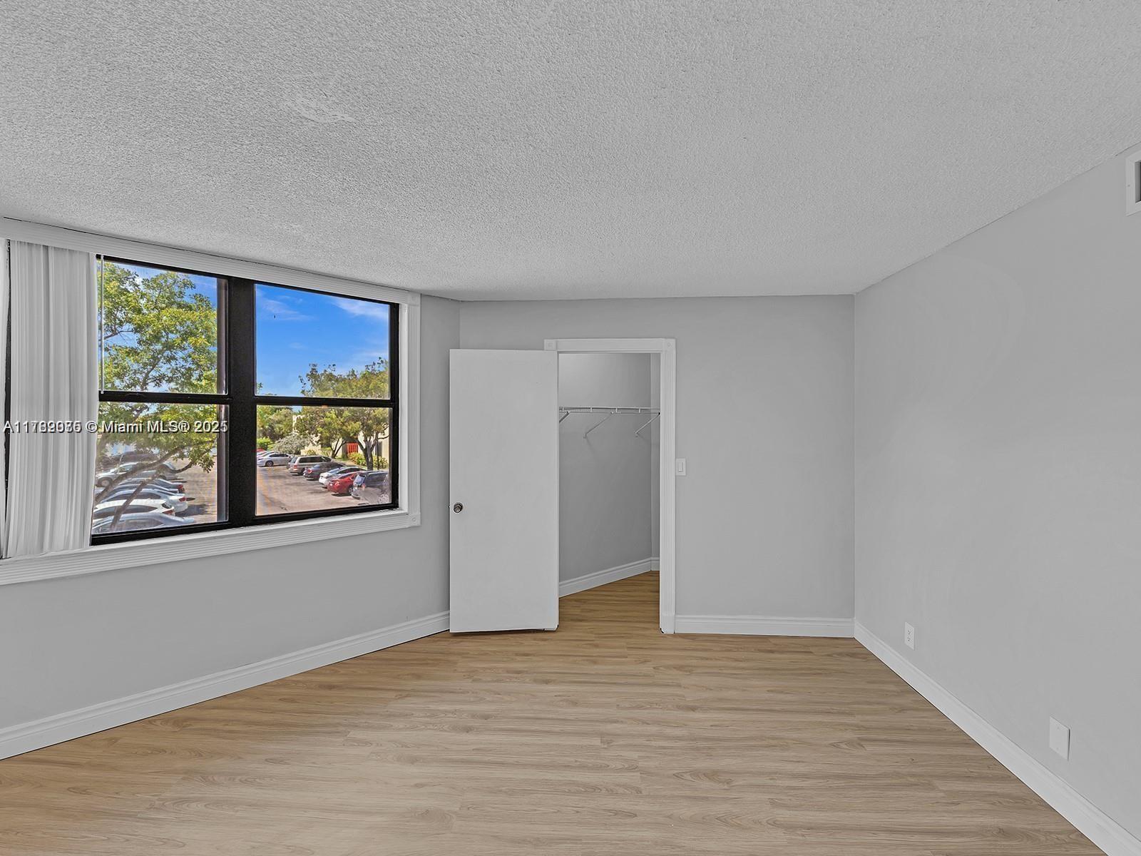 215 Lake Pointe Dr # 214