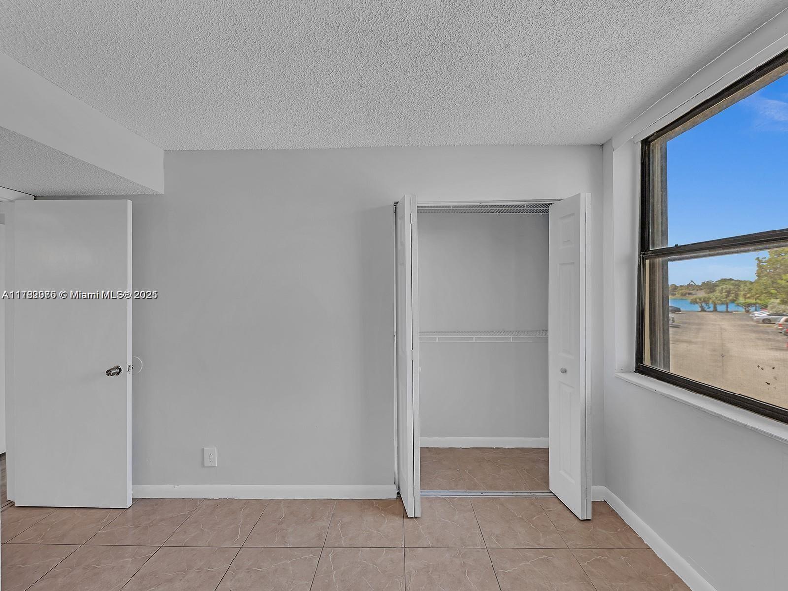 215 Lake Pointe Dr # 214