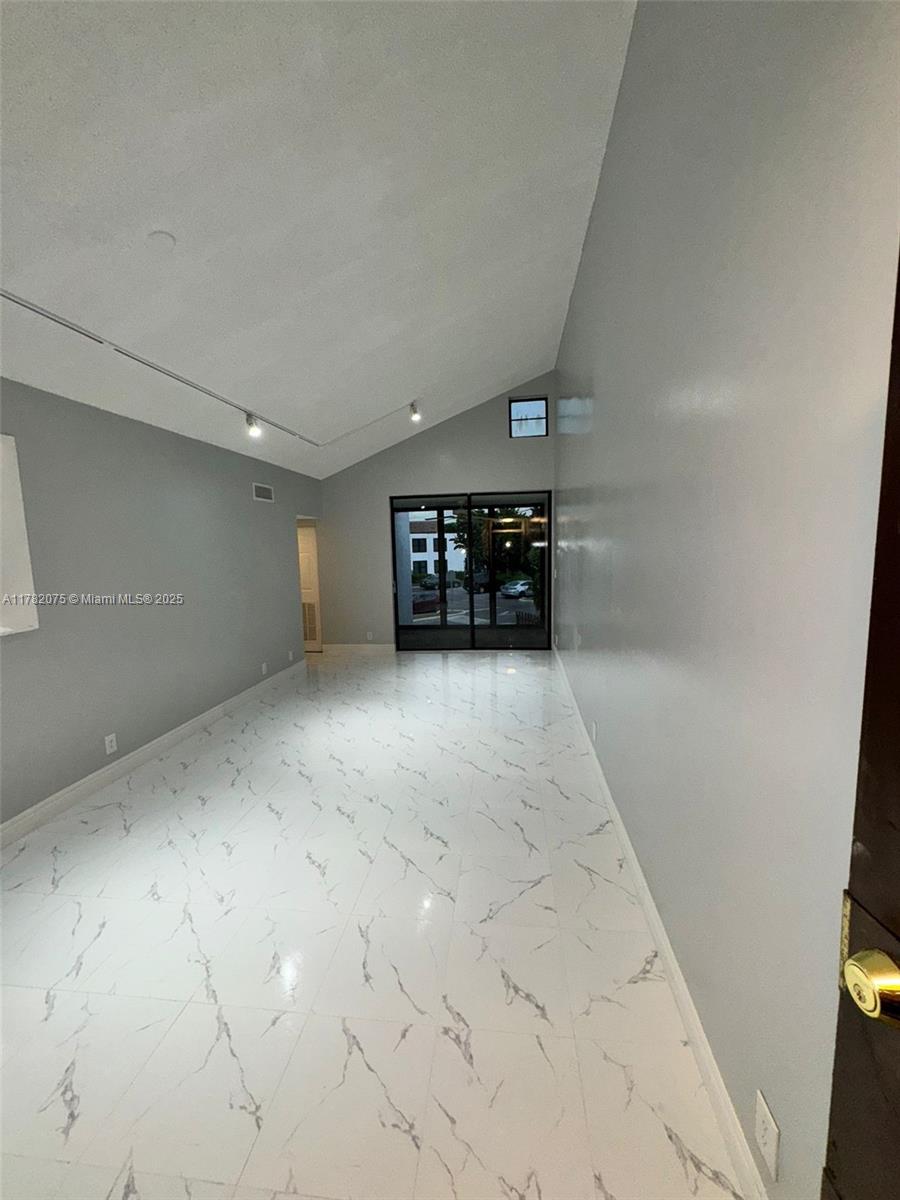 215 Lake Pointe Dr # 214