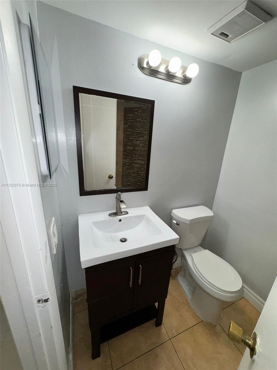 215 Lake Pointe Dr # 214