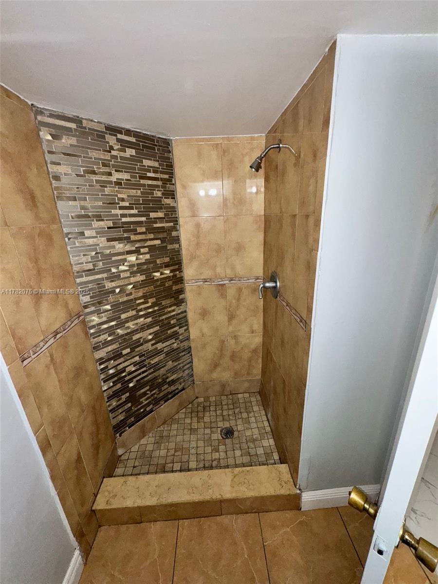215 Lake Pointe Dr # 214