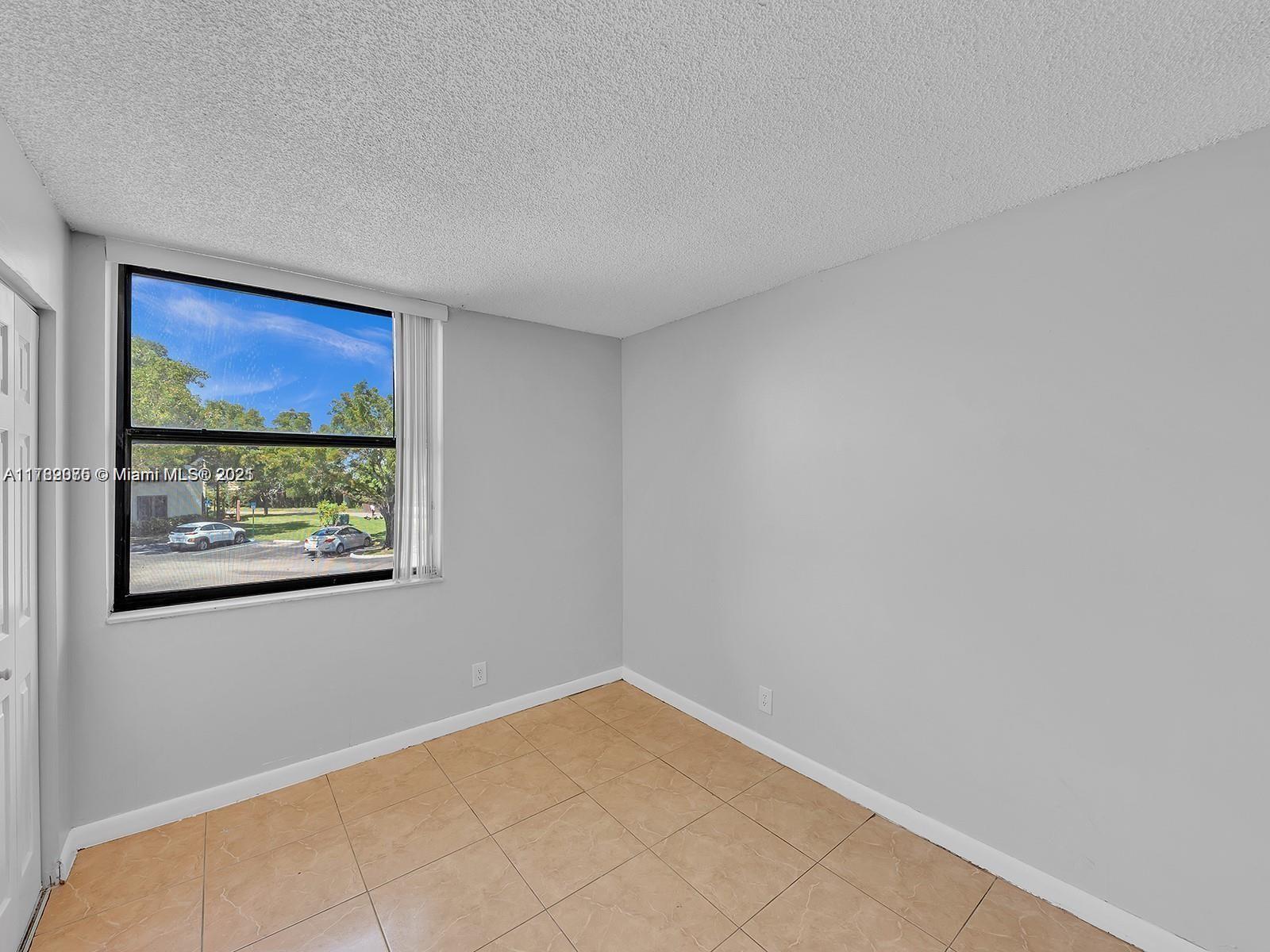 215 Lake Pointe Dr # 214