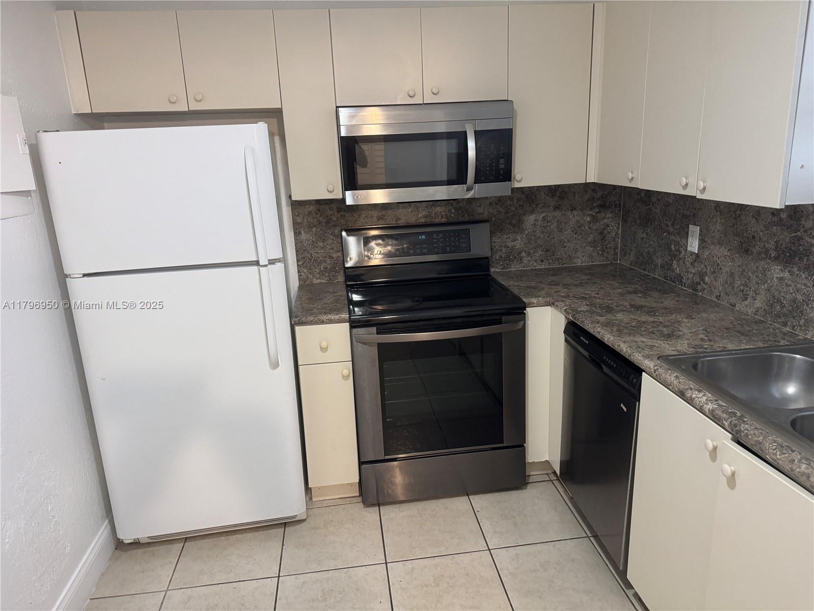 4235 N University Dr # 202
