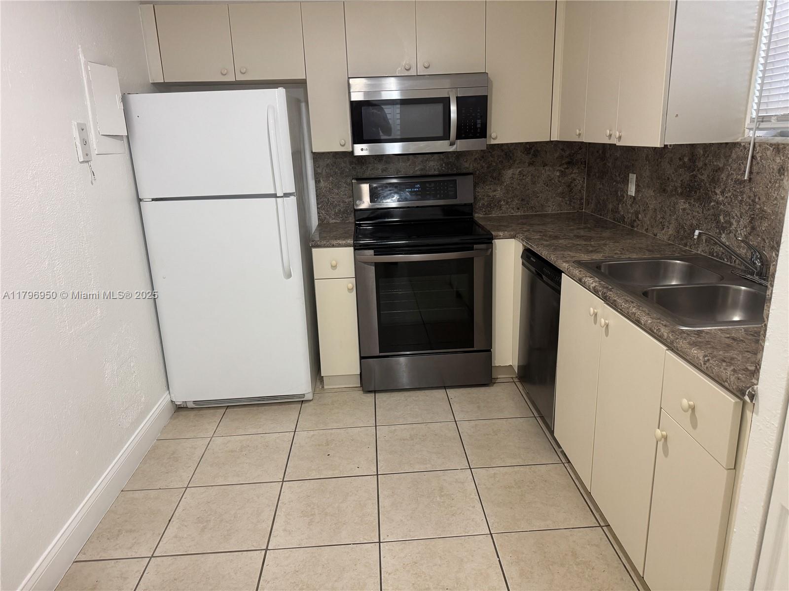 4235 N University Dr # 202