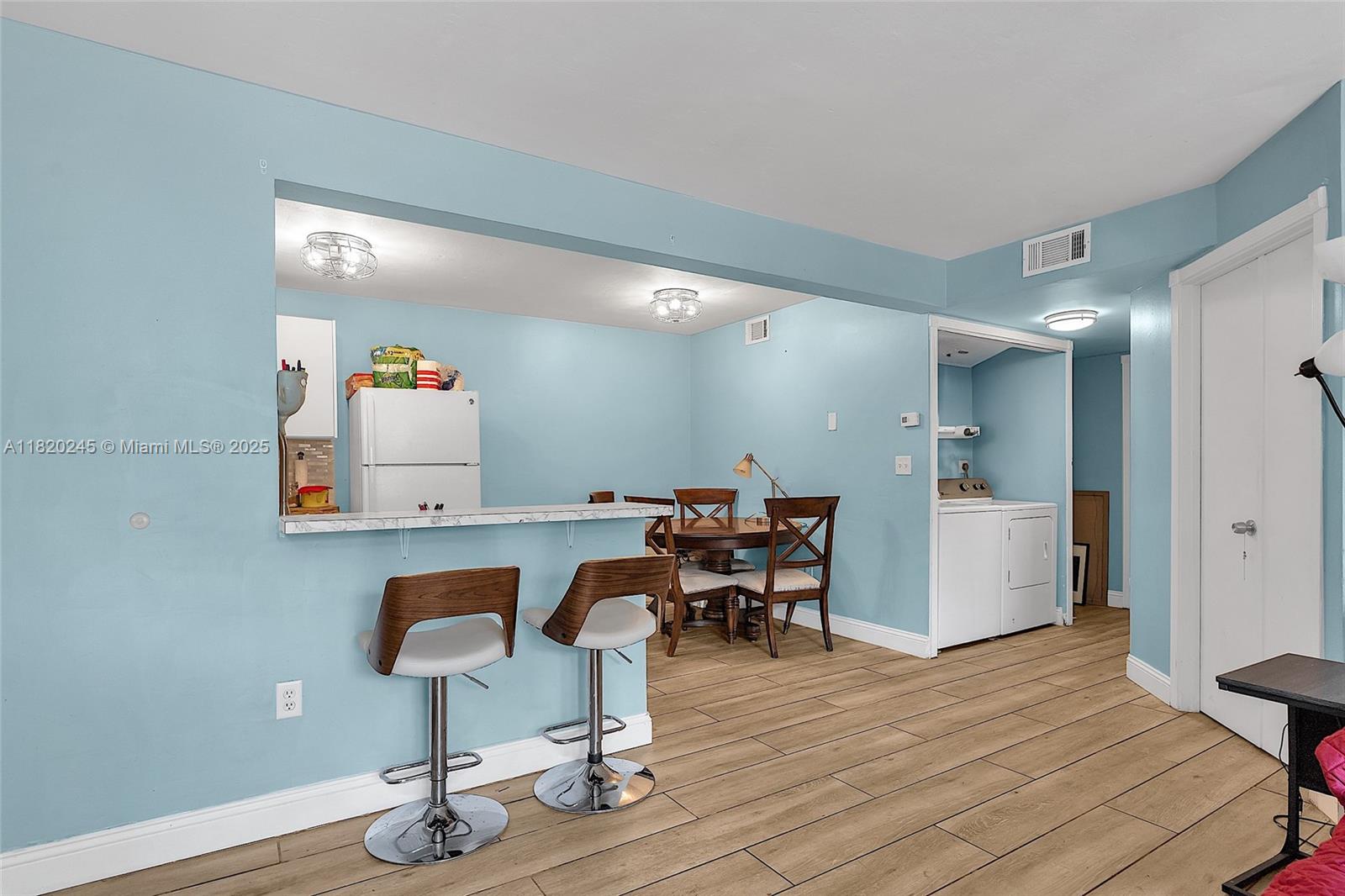 251 W Palm Cir W # 207