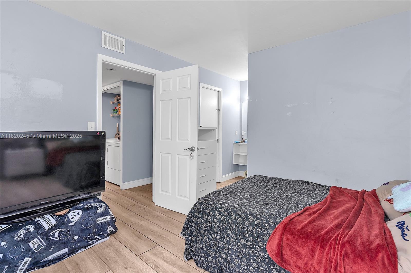 251 W Palm Cir W # 207