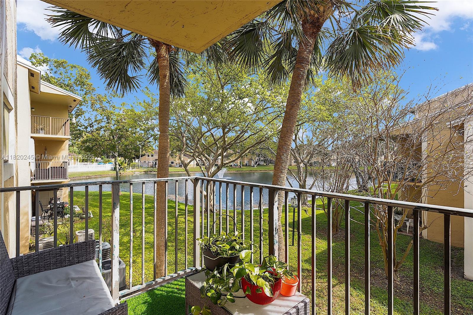 251 W Palm Cir W # 207