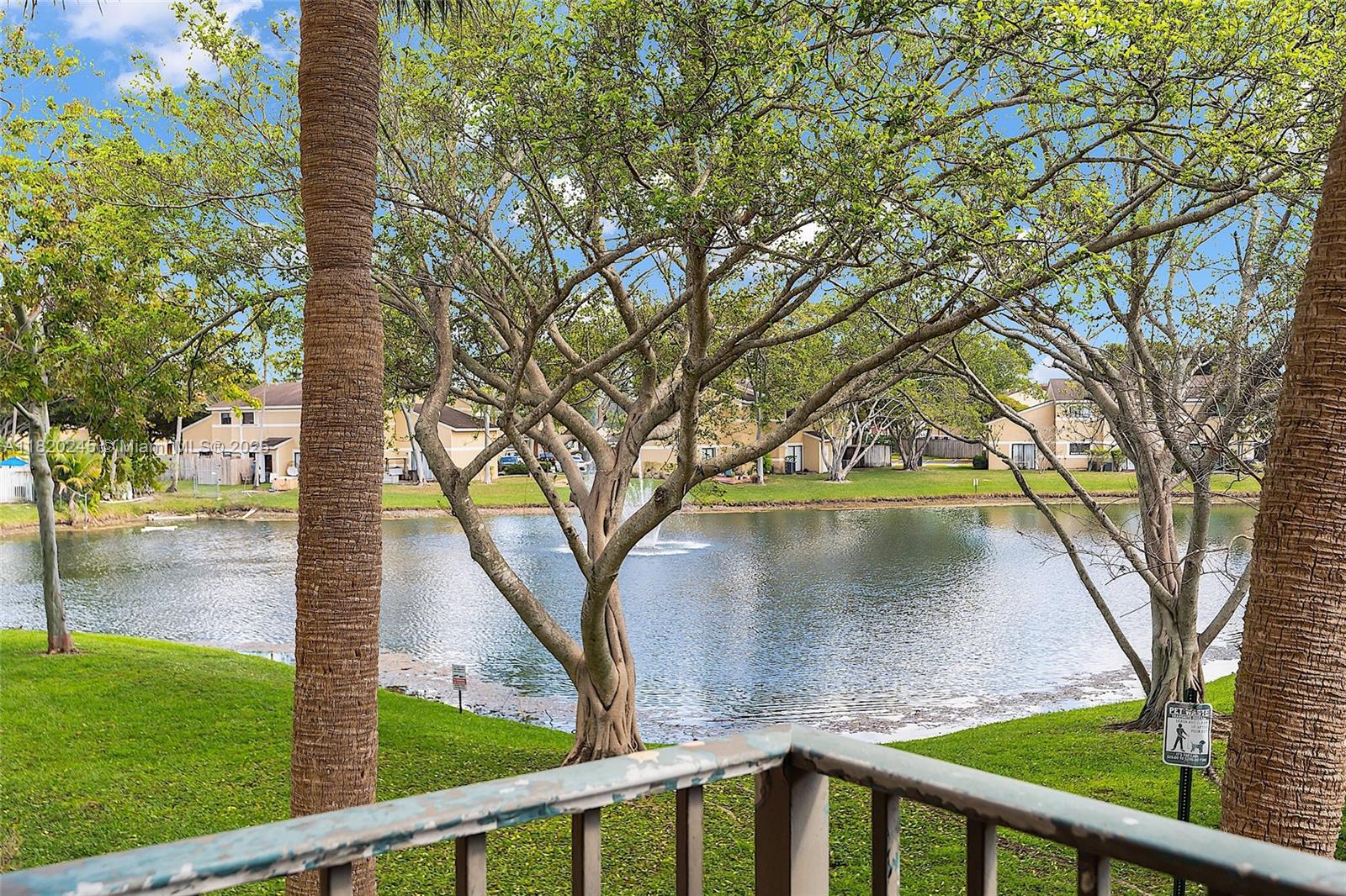251 W Palm Cir W # 207