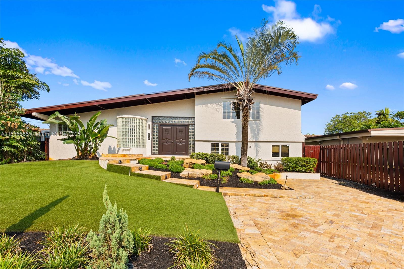 2530 Okeechobee Ln