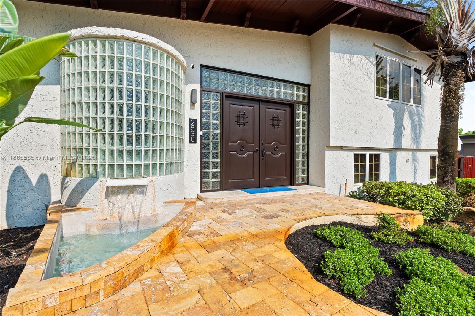 2530 Okeechobee Ln